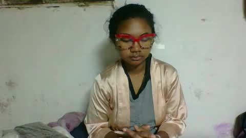 nickiqqyuu online show from July 16, 2026, 12:27 am
