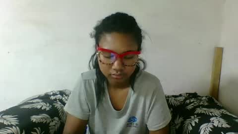 nickiqqyuu online show from July 23, 2026, 7:50 am