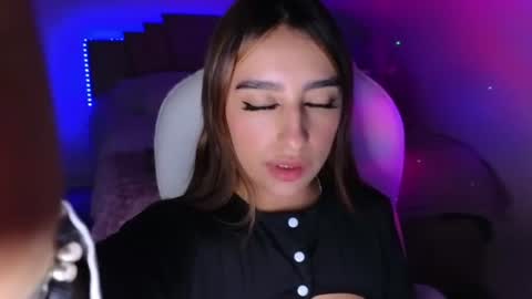 Nicole online show from June 15, 2026, 3:42 am