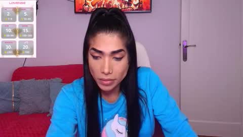 Nicolle Bustamante online show from January 14, 2026, 12:44 pm