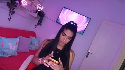 Nicolle Bustamante online show from January 18, 2026, 6:34 pm