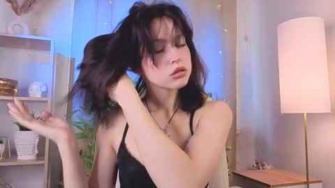Veronica online show from May 2, 2026, 9:36 am