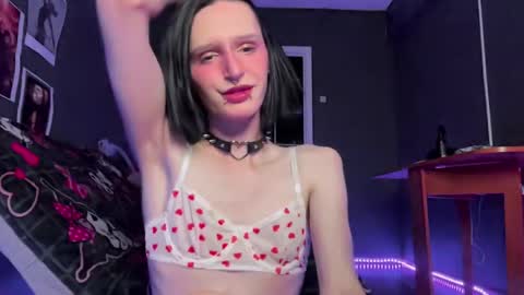 Niky online show from April 18, 2026, 7:07 pm