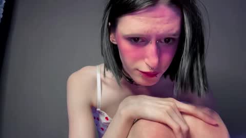 Niky online show from April 18, 2026, 8:42 pm