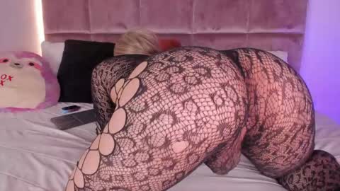 Sara  online show from May 15, 2026, 3:24 am