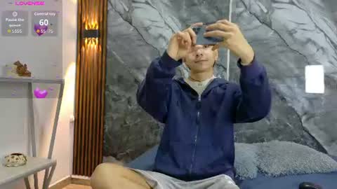 Snapshot of noahwalker__ chatting on June 10, 2026, 10:58 am online show from June 10, 2026, 10:58 am