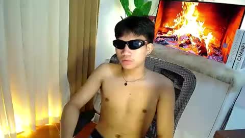 Snapshot of noregrets4moriel_ chatting on June 5, 2026, 2:40 am Hi im ariel online show from June 5, 2026, 2:40 am