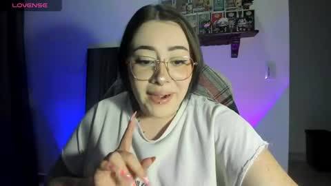 Snapshot of nova_gara chatting on June 11, 2026, 12:32 am s online show from June 11, 2026, 12:32 am