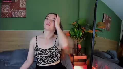 nova_grey__ online show from June 29, 2026, 2:28 pm