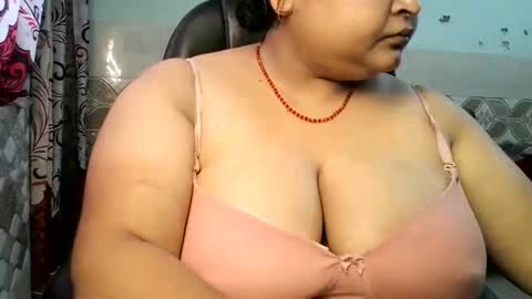 nsexyladdy online show from May 17, 2026, 4:21 am