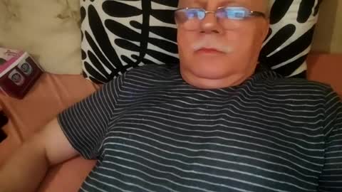 nukiss online show from July 4, 2026, 9:43 pm