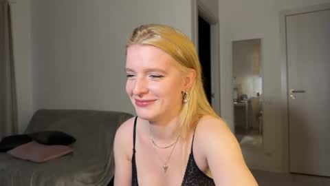 nura_foxx online show from June 28, 2026, 12:38 am