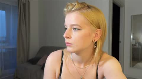 nura_foxx online show from July 12, 2026, 12:45 am