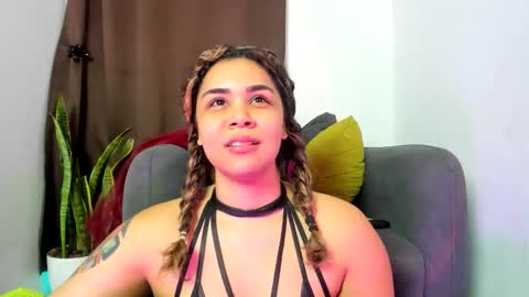 Nia online show from May 28, 2026, 3:04 am