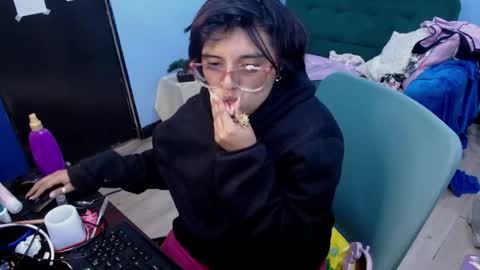 ohmysqueak online show from July 5, 2026, 3:41 pm