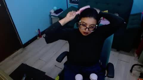 ohmysqueak online show from July 24, 2026, 6:11 am