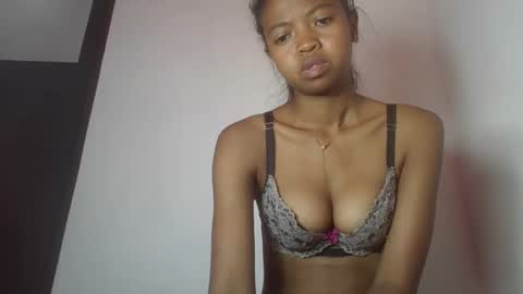 oinicka8 online show from June 6, 2026, 9:58 am