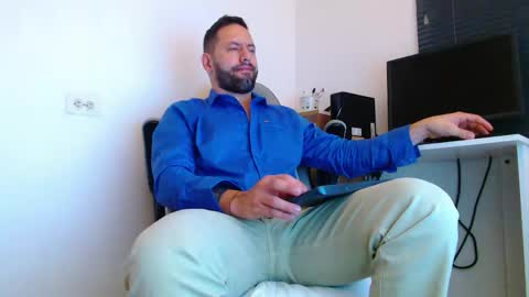 Snapshot of oliverdrew1 chatting on May 4, 2026, 4:36 pm oliver online show from May 4, 2026, 4:36 pm