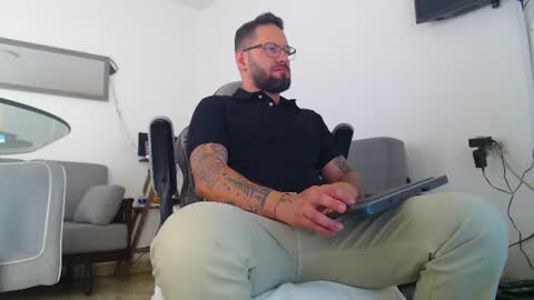 Snapshot of oliverdrew1 chatting on July 8, 2026, 1:59 pm oliver online show from July 8, 2026, 1:59 pm