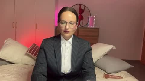 The cutest model on this site online show from July 23, 2026, 3:43 pm