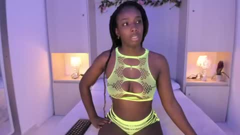 oshun_444 online show from June 13, 2026, 12:14 pm