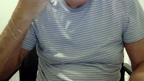 Snapshot of ossibottom chatting on July 4, 2026, 8:59 pm Ossi online show from July 4, 2026, 8:59 pm