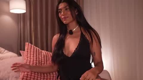 pauline_7 online show from June 10, 2026, 6:18 pm