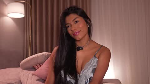 pauline_7 online show from June 20, 2026, 4:54 pm