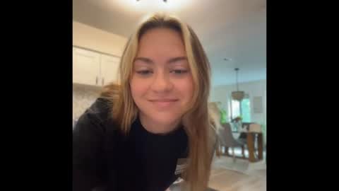 peachesncreampiezz online show from July 21, 2026, 1:57 pm