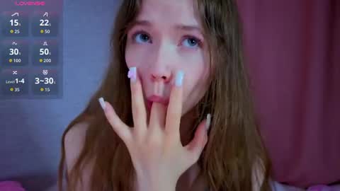 pearly_peach_ online show from June 11, 2026, 8:18 pm