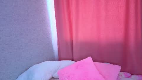 pearly_peach_ online show from June 18, 2026, 9:14 am