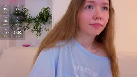 pearly_peach_ online show from August 4, 2026, 12:25 am