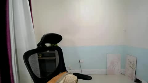 Snapshot of petite_angelxxx chatting on June 25, 2026, 5:12 am petite_angelxxx online show from June 25, 2026, 5:12 am