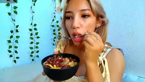 petite_blossom4 online show from July 27, 2026, 11:56 pm