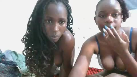 Snapshot of petiteblackjuicy chatting on June 19, 2026, 9:07 pm Amara online show from June 19, 2026, 9:07 pm
