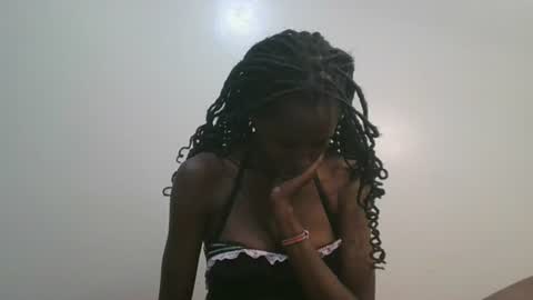 Snapshot of petiteblackjuicy chatting on June 25, 2026, 10:09 am Amara online show from June 25, 2026, 10:09 am