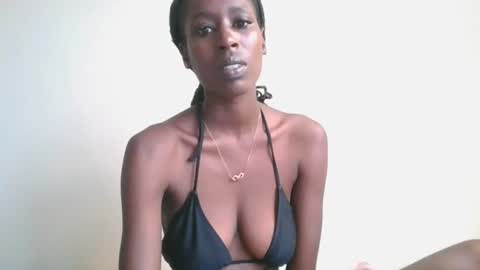 Snapshot of petiteblackjuicy chatting on June 29, 2026, 7:36 am Amara online show from June 29, 2026, 7:36 am