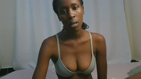 Snapshot of petiteblackjuicy chatting on July 6, 2026, 9:39 pm Amara online show from July 6, 2026, 9:39 pm