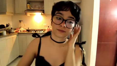 Snapshot of petitee_lunna chatting on June 28, 2026, 1:11 am Lunna online show from June 28, 2026, 1:11 am