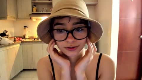 Snapshot of petitee_lunna chatting on June 30, 2026, 4:02 am Lunna online show from June 30, 2026, 4:02 am