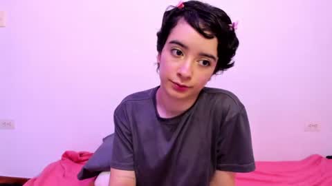 Snapshot of petitee_lunna chatting on July 5, 2026, 2:40 am Lunna online show from July 5, 2026, 2:40 am