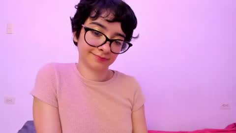 Snapshot of petitee_lunna chatting on July 7, 2026, 3:31 am Lunna online show from July 7, 2026, 3:31 am