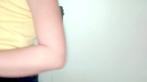 danna online show from August 6, 2026, 5:42 am