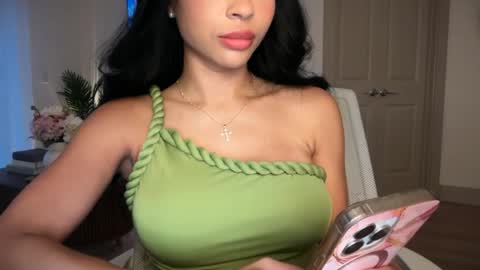 Snapshot of petiteprincess659846 chatting on July 18, 2026, 1:10 am PetitePrincess online show from July 18, 2026, 1:10 am