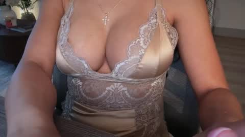 Snapshot of petiteprincess659846 chatting on July 25, 2026, 12:09 am PetitePrincess online show from July 25, 2026, 12:09 am