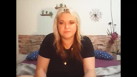 phatpcat73 online show from April 17, 2026, 3:26 pm
