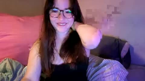 PilloGoddess online show from July 3, 2026, 5:03 am