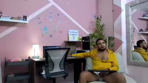 pineappleflipped online show from July 20, 2026, 2:04 am