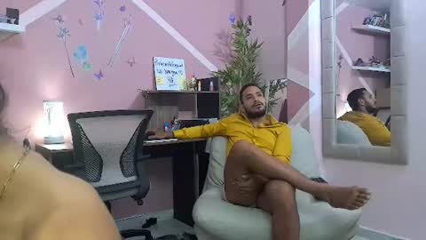pineappleflipped online show from July 21, 2026, 2:03 am