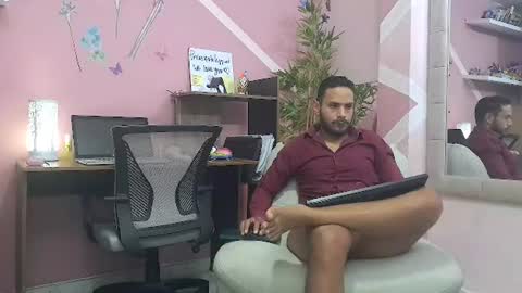pineappleflipped online show from July 28, 2026, 2:18 am